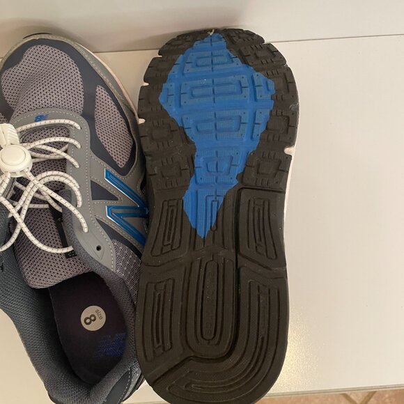 Athletic_Shoes